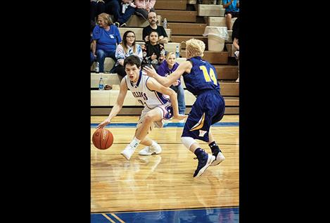 Bulldog Wacey McClure dribbles past the defender.