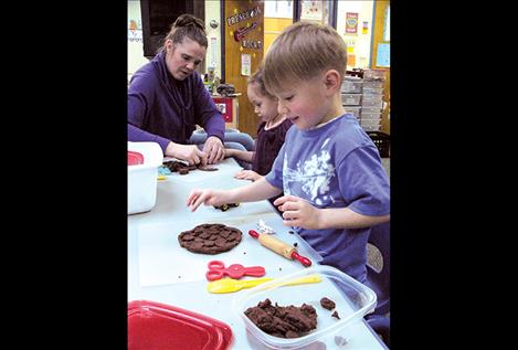 Janella Finkbeiner assists Ezrah Denny and Mason Gfroerer at Stars Preschool recently. 