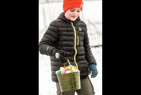 Valley View students filled  their baskets depite the snow  and cold weather.