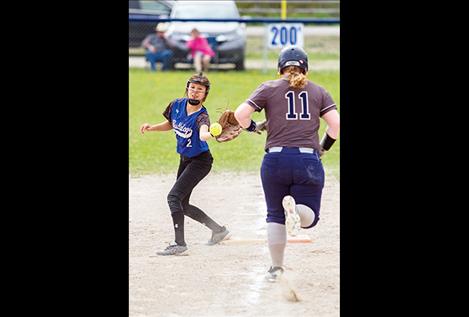 MAC Bulldog Tomi Brazill makes the play at first. 