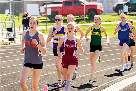 Lady Pirate Bea Frissell works her way through the pack during the 1600.