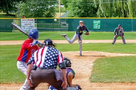 Mariner Xavier Fisher delivers a pitch during the Firecracker Tournament.