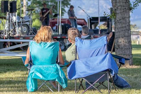 A couple enjoys an evening of music. 