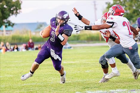 Viking Landers Smith slips past the Warriors' defense.