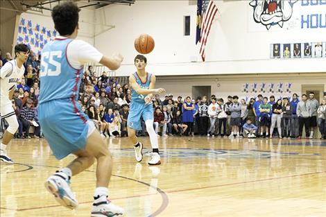 Warrior Lane Johnson passes the ball in the St. Ignatius gym