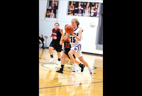 Lady Viking Carlee Fryberger races past a defender to score.
