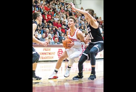 Arlee Warrior Lane Johnson slices his way to the hoop.