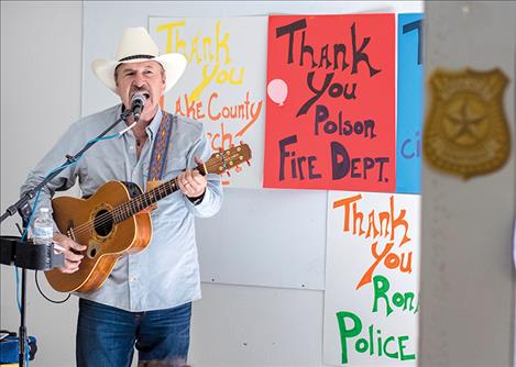 Montana singer songwriter Rob Quist entertains event participants. 