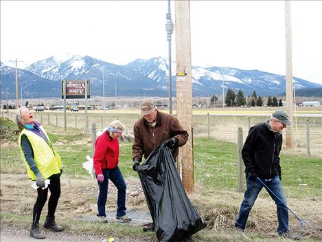 Mary Auld Photo Deb Chapman, Penny Nord, Ken Rasmussen and Tom Philips find trash on Jocko Road.