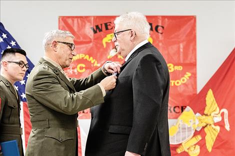 Lieutenant General Frank Libutti pins the Navy Cross on Lance Cpl. James Stogner.