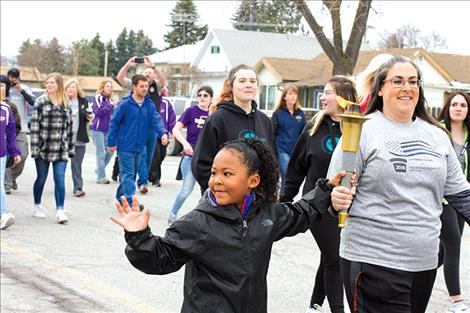 Zaylei Rafiu waves to fans along Friday's parade route.