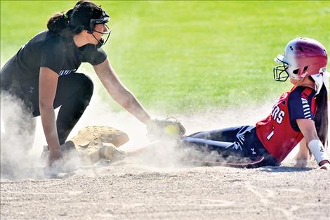 Lady Bulldog Courtney Mitchell, left, makes the tag.