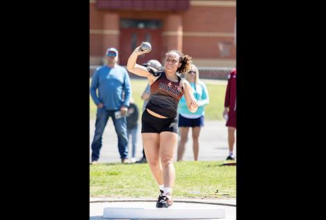 Ronan Maiden Kara Holmlund competes in the shot put.