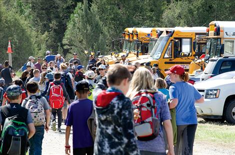 500 children arrive at the event in school buses on the first day and another 500 came in on the second day. 