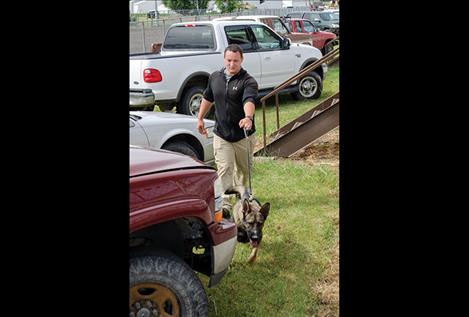 K-9 officers find drugs in vehicles.