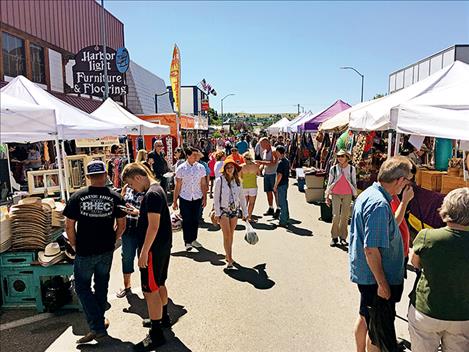 Festival goers enjoy a stroll in the sunshine. 