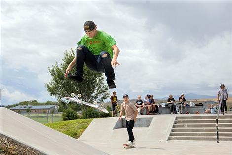 Skaters share their skills.