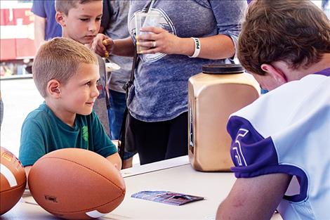 The Polson Pirates football team  provided  admiring  fans with  autographs.