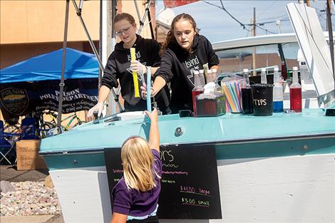 Free popsicles keep kids cool.