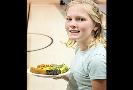 Participants share a healthy meal.