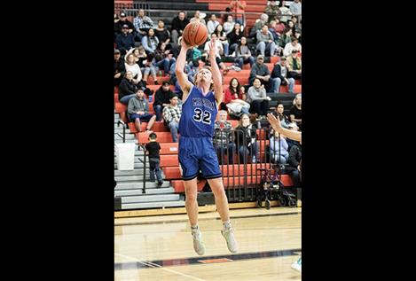 Bulldog Layne Spidel lays it up for a score.