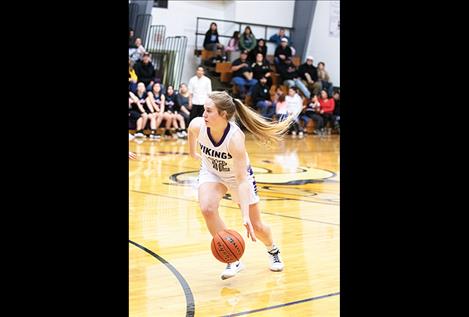 Lady Viking Live Smith makes a move to the hoop.