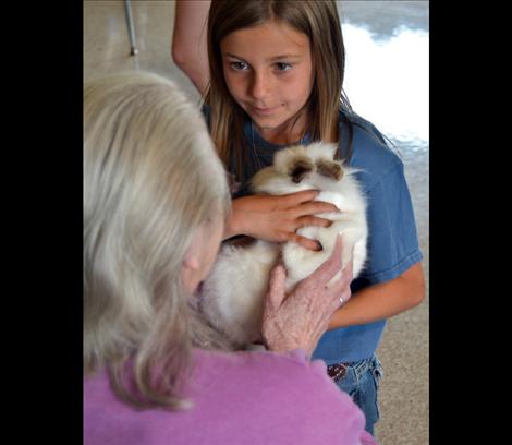 Megan Evelo shares her bunny, "Prince," with Jackie Knapp.