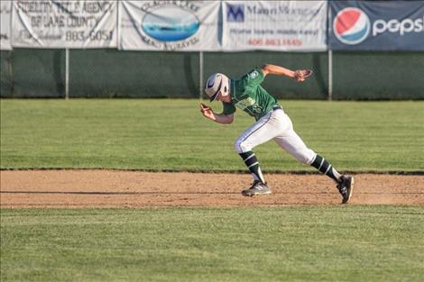 Mariner Eric Dolence races to third base.