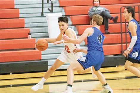 Chief Elijah Tonasket slips past a Bulldog defender.