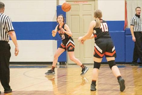 Maiden Danielle Coffman catches a pass from teammate Jaylea Lunceford.