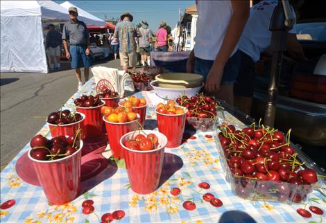 Sweet cherries await buyers in convenient cup-sized amounts.