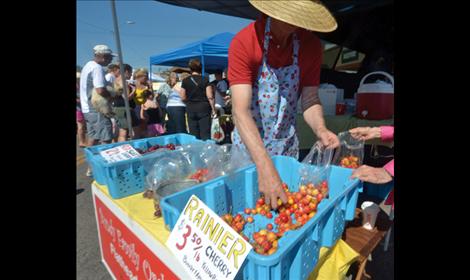 Ranier cherries were for sale from Bundy Orchards.
