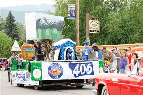 Parade entry with the Best Original Artwork went to Stuart’s Hometown Auto.