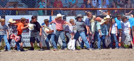 Pioneer Days Kiddie Slicker Rodeo, Sheep Dressing