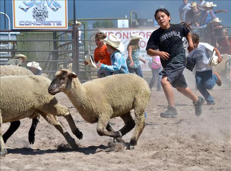 Pioneer Days Kiddie Slicker Rodeo, Sheep Dressing