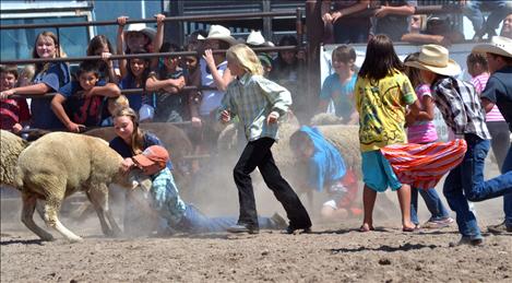 Pioneer Days Kiddie Slicker Rodeo, Sheep Dressing