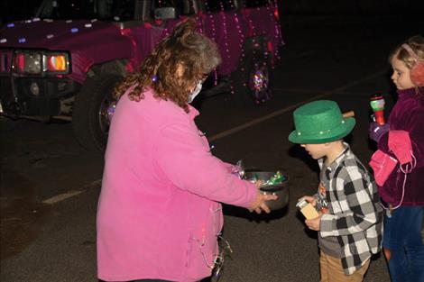 Sally Cordier hands out tasty Christmas treats.