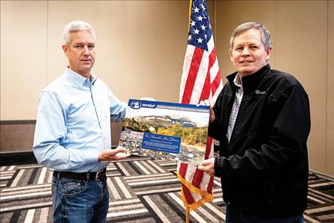 Mark Baker,  RMEF Chairman of the Board, presents Senator Steve Daines with the inaugural RMEF Excellence in  Advocacy Award.