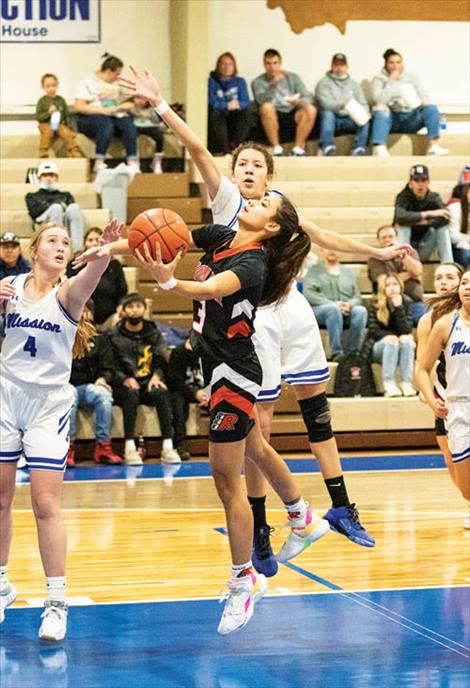 Ronan Maiden Leina Ulutoa slips past the Mission Lady  Bulldogs’ defense for a score.