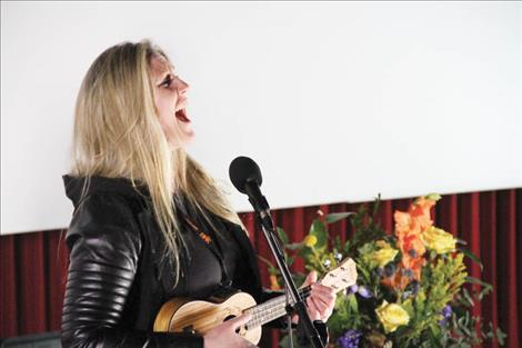 Sami Grisafe of “Open Field” and professional football player, sang the National Anthem with a borrowed ukelele at the start of the award ceremony.