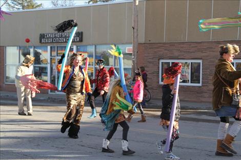 A group dance followed the tiger along with a procession of musical instruments.