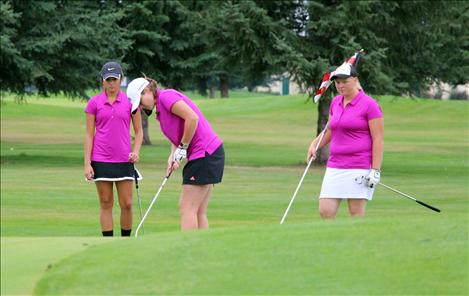 Jaylin Kenney putts