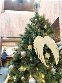 Gold Star Christmas tree honors fallen service members, families