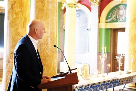 Gov. Gianforte provides remarks at the Menorah lighting ceremony.  